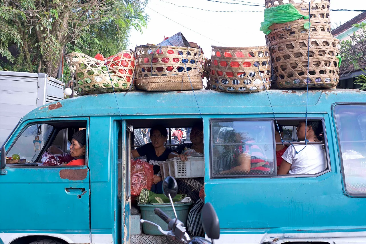 Getting around Bali: scooter, driver or app?