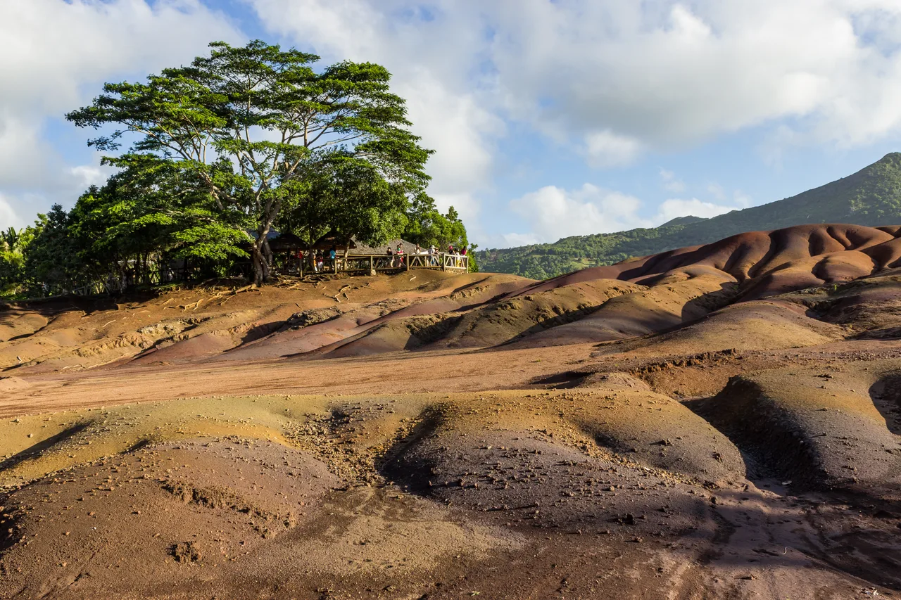 Chamarel: Siebenfarbige Erde, Wasserfall und Rumbrennerei