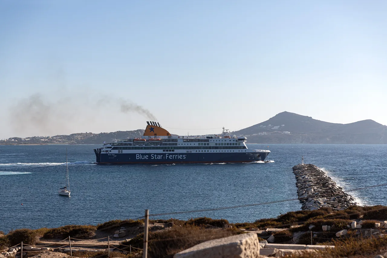 Which Cyclades island to choose: the boat decides