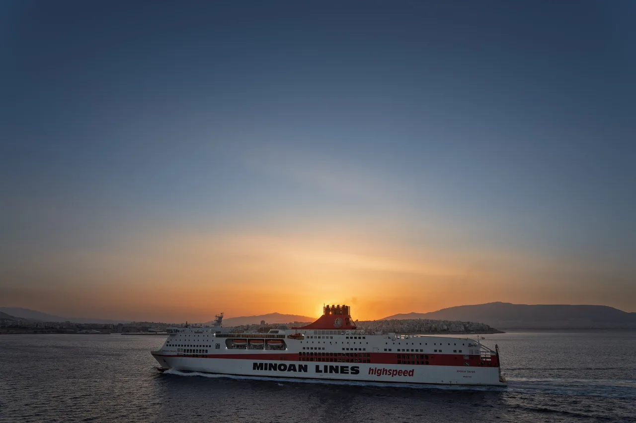 Cyclades 7-day itinerary: the subtraction nobody does