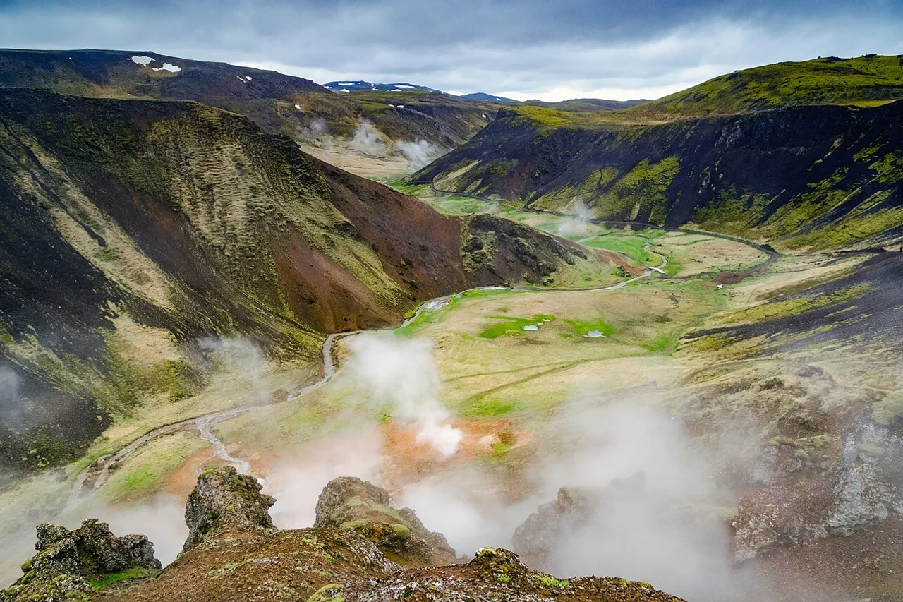 Iceland hot springs: the best ones beyond the Blue Lagoon