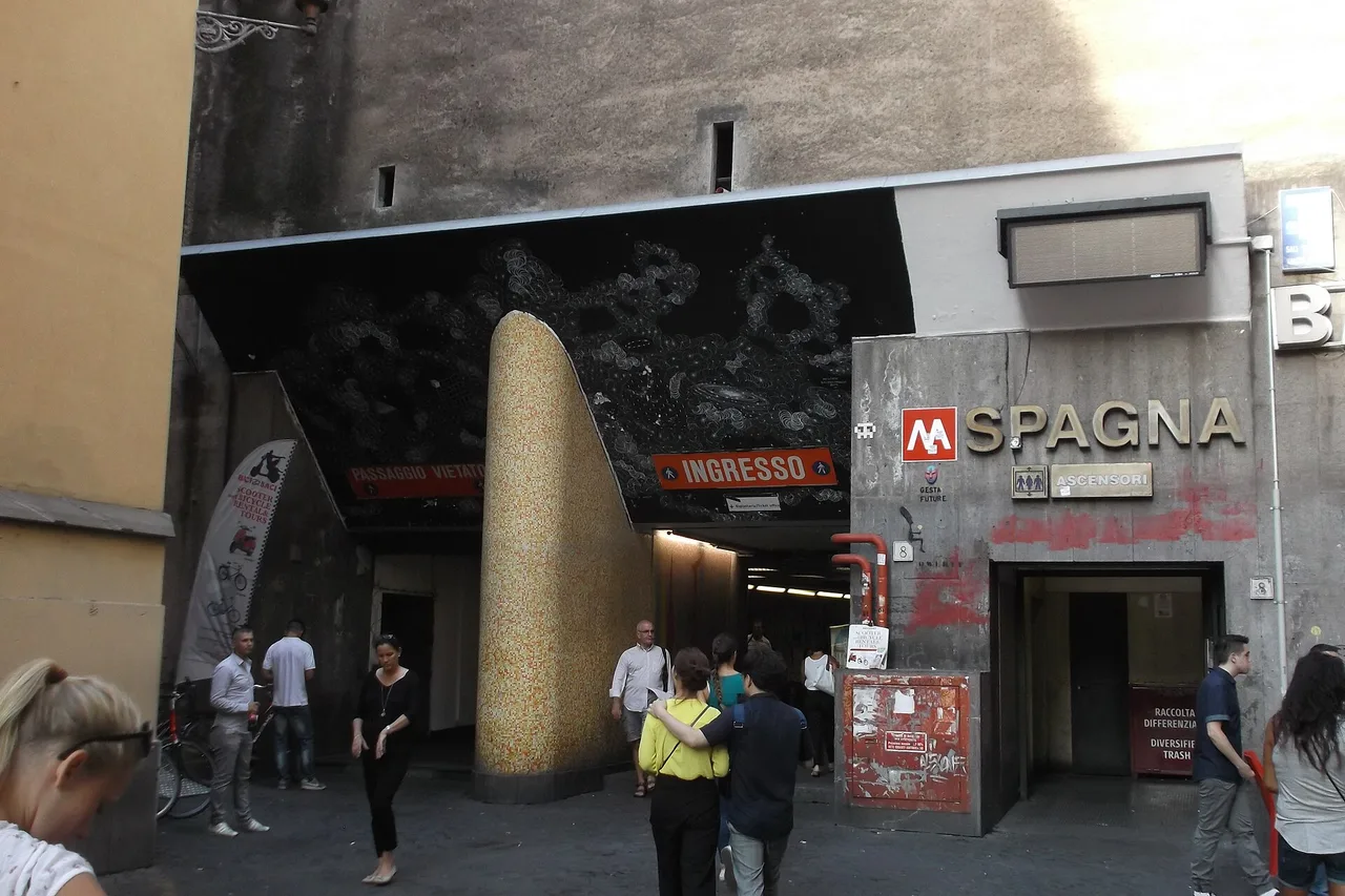 L’entrée de la station de métro Spagna, sur la ligne A du métro de Rome