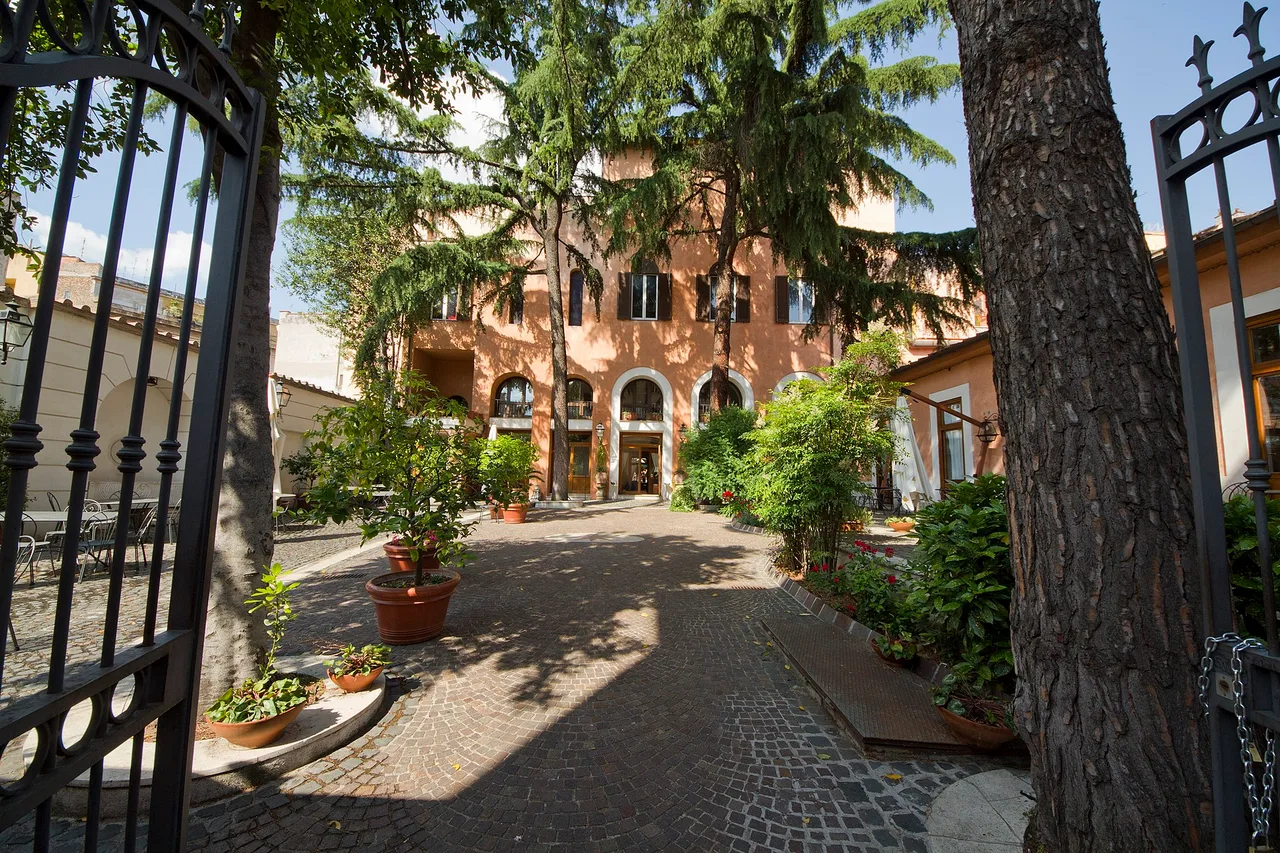 Une rue du rione Monti à Rome, entre le Colisée et la gare Termini