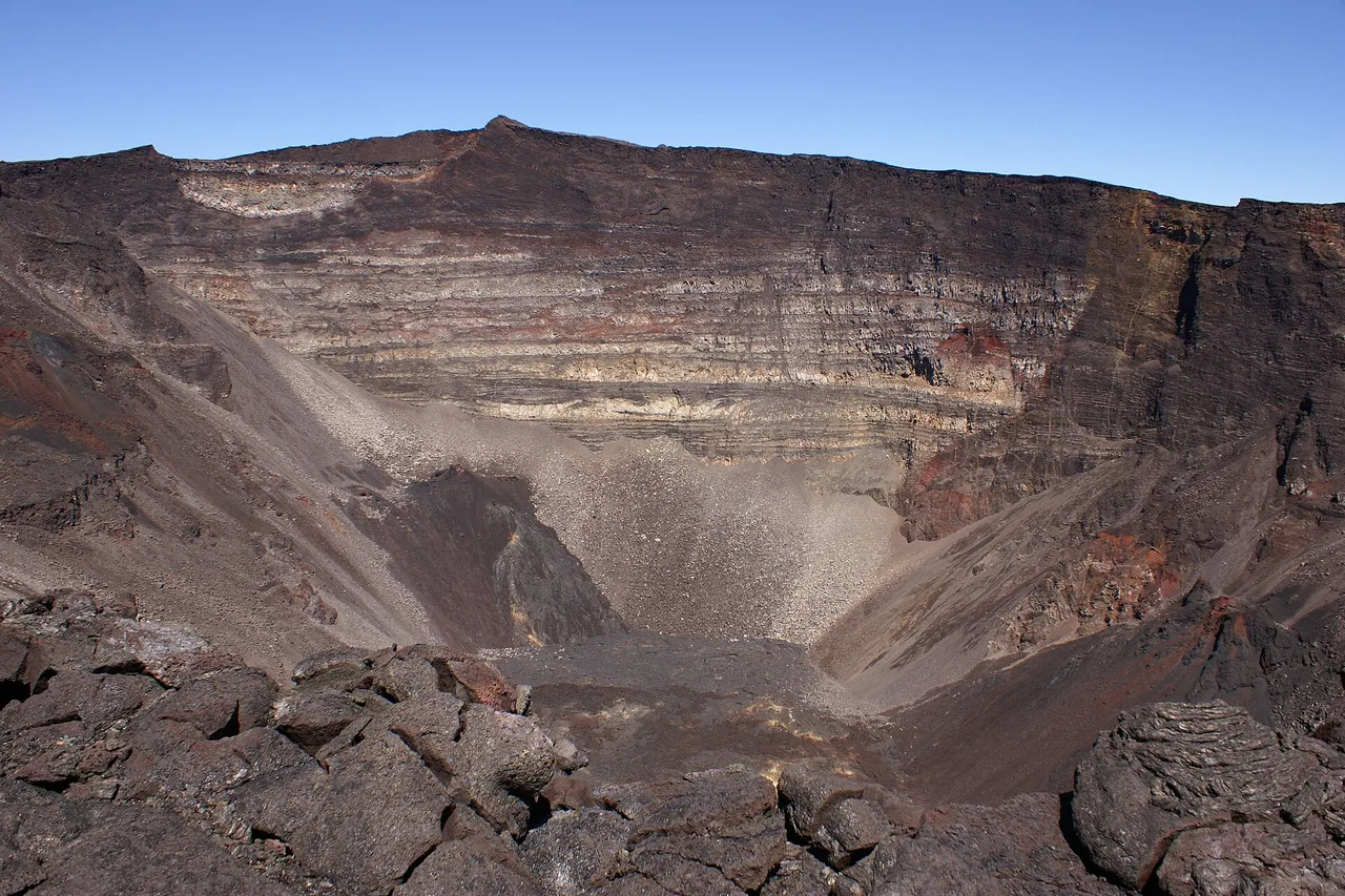 Bann miray stratifie krater Dolomieu depi so rebor, som Piton de la Fournaise