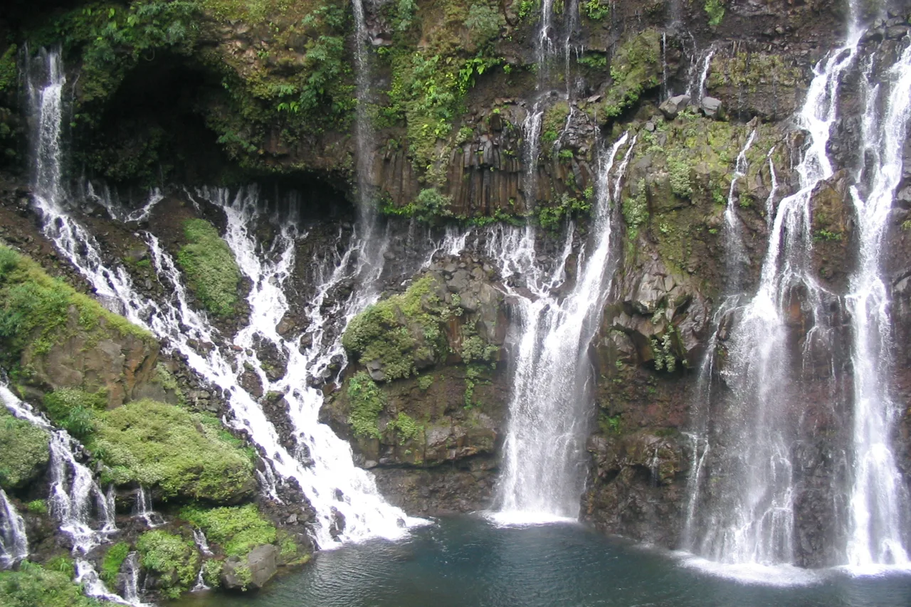 La cascade Langevin, dite de Grand Galet, et son bassin à Saint-Joseph, La Réunion