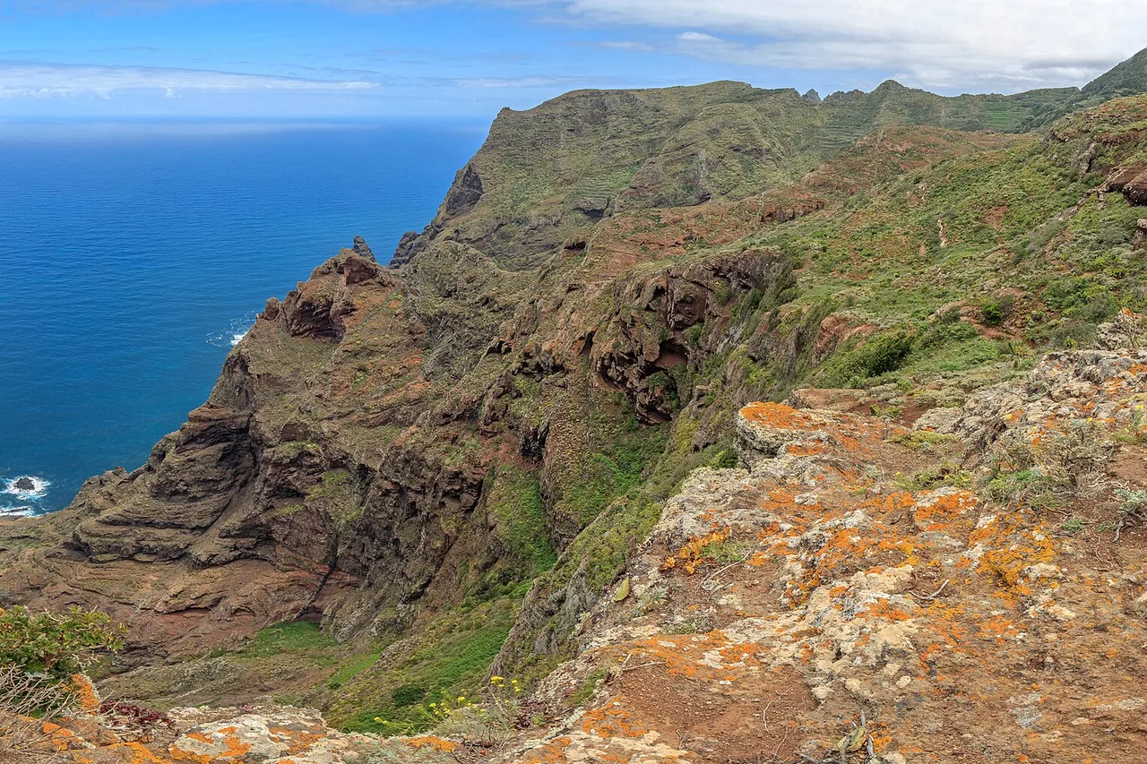 La costa nord di Anaga vista dal sentiero PR-TF 10 tra Chinamada e Punta del Hidalgo, Tenerife