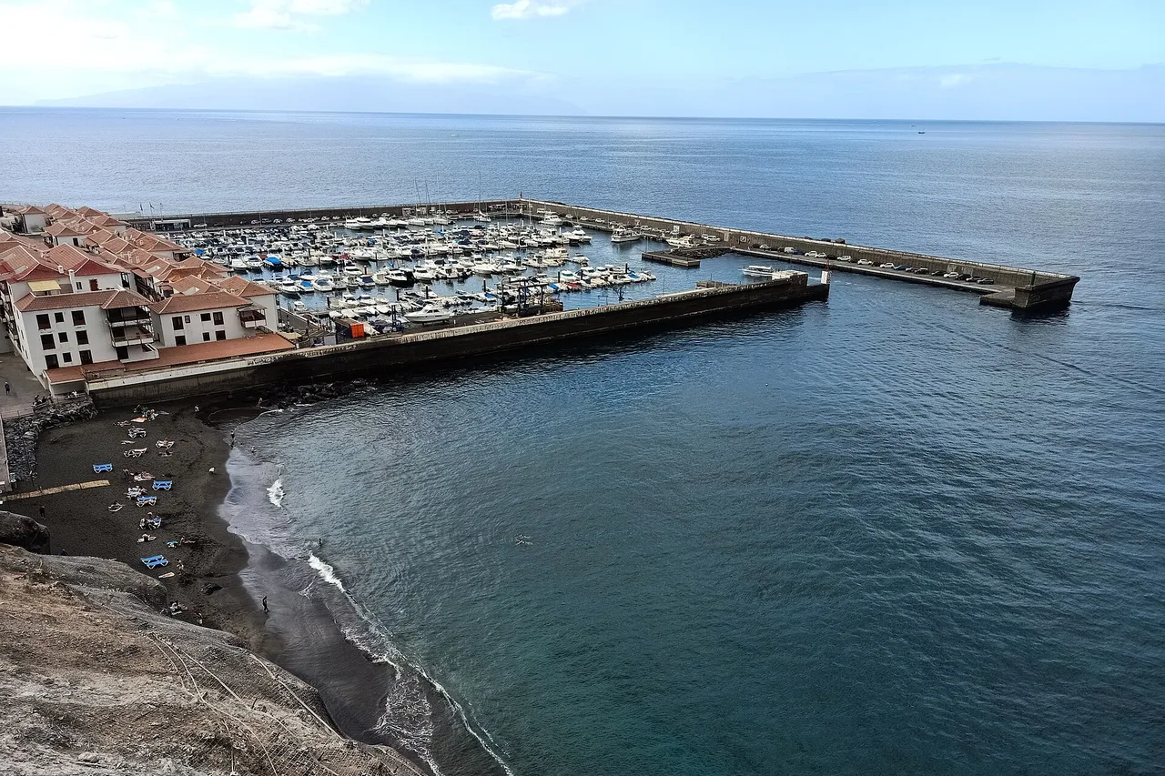 Lepor Los Gigantes avek laplaz Los Guíos ek La Gomera lor lorizon