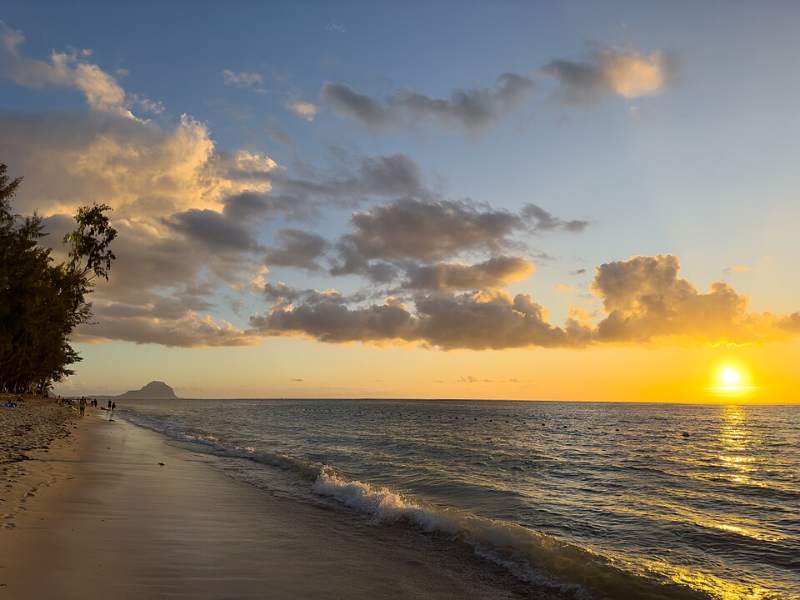 Coucher de soleil sur la plage de Flic-en-Flac